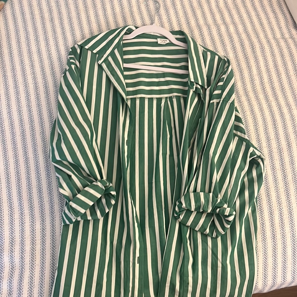 Green and white Medium